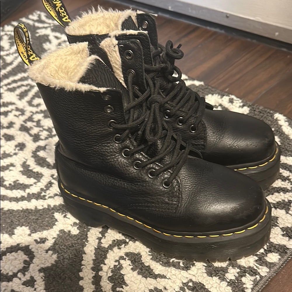 Dr. Martens platform Zip Up Ankle Boots with Faux Fur Lining size 6.5